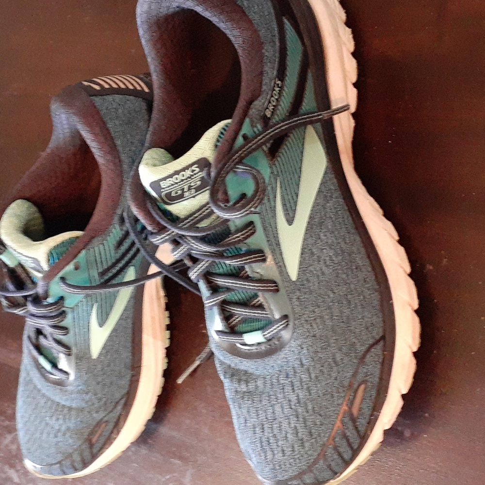 Brooks sneakers